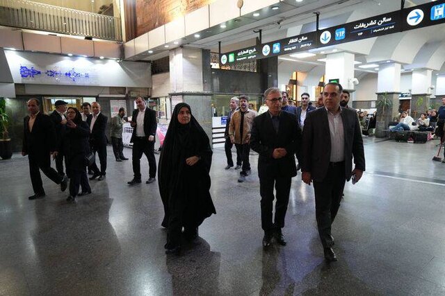 بازدید وزیر راه و شهرسازی از ایستگاه راه‌آهن تهران/ تعداد رام‌ها و واگن‌های قطار برای پاسخ به مطالبات مردم افزایش می‌یابد